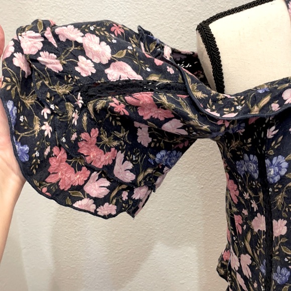 American Eagle Outfitters Off-The-Shoulder Blouse - Picture 3 of 3